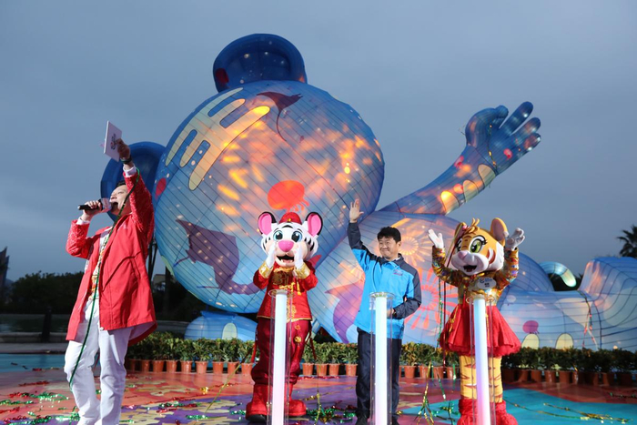 长隆海洋王国举行点亮2022仪式。