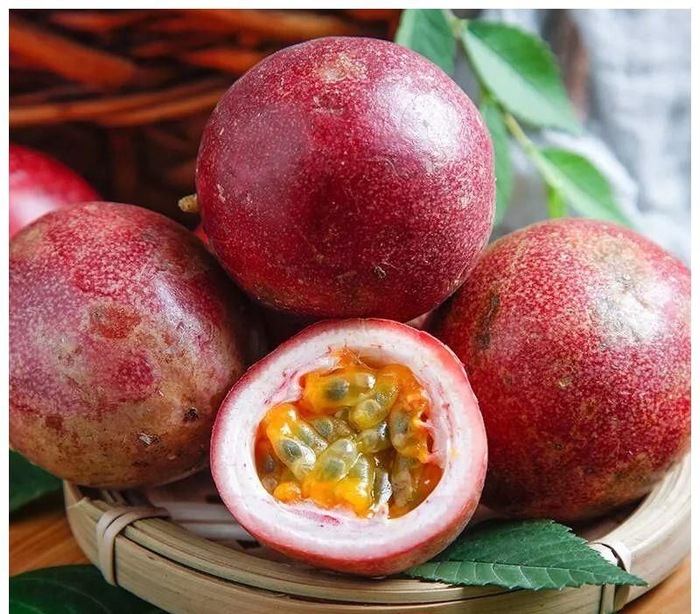 集众果芳香于一身的百香果到底什么来历，又有什么功效...