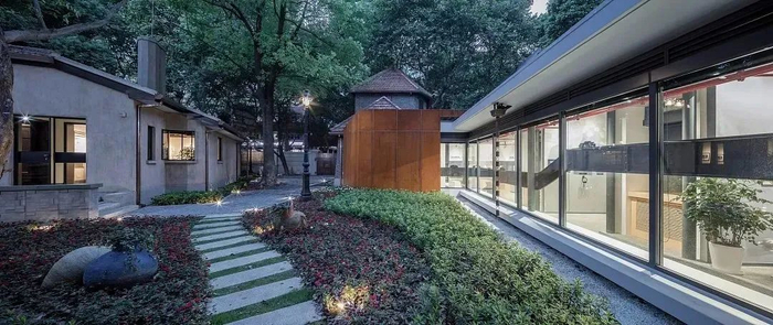 右侧为新建展廊