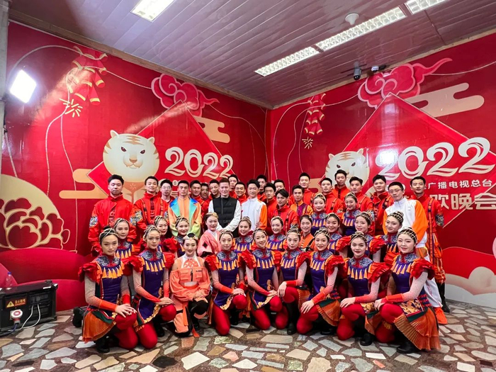 舞蹈演员合影 重庆歌舞团供图