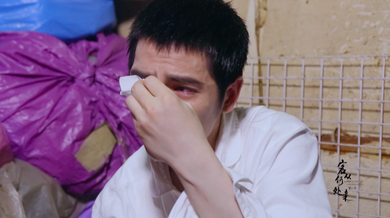 见到奶奶遗物，萧敬腾数次痛哭