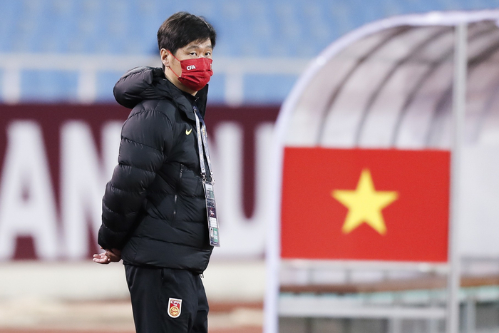 国足主帅李霄鹏。