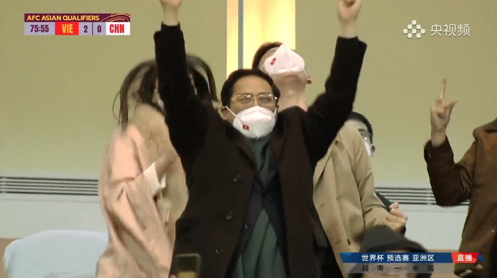现场看球的越南总理第三次欢呼