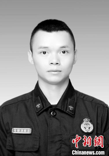 韦吉德，生前是广西消防救援总队河池支队电都消防救援站战斗员，政府专职消防员。　应急管理部 供图