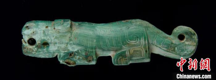 妇好墓出土一件孔雀石虎。　朱乃诚  供图