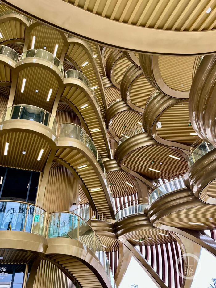 ▲“春笋塔”内部空间划分出多个平台充分利用。摄影/上游新闻记者 胡磊