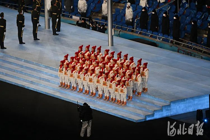 44名阜平孩子在北京冬奥会开幕式上唱响奥林匹克会歌。河北日报记者霍艳恩摄