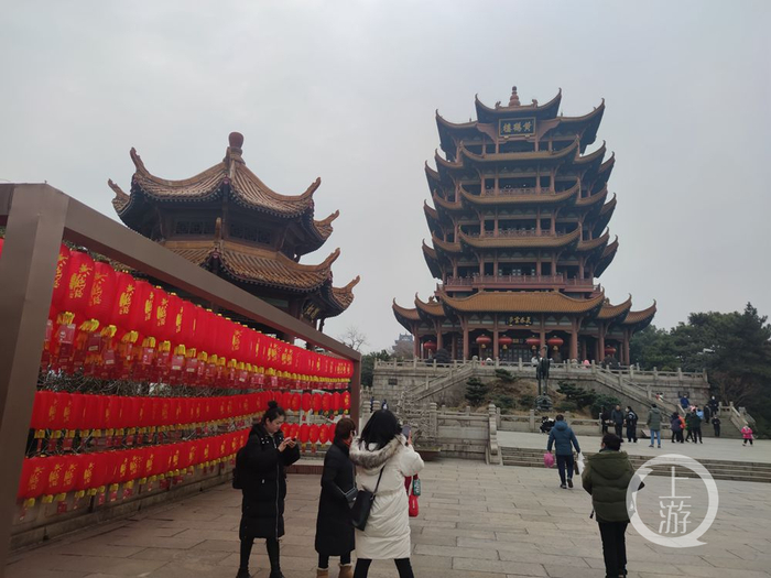 ▲大年初六的武汉黄鹤楼，洋溢着喜庆气氛。摄影/上游新闻记者 牛泰