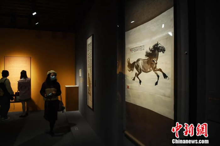 徐悲鸿作品《奔马（送白石）》。中新社记者 陈超 摄