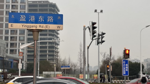 春节青浦新城车流量大，远处写字楼项目正在开发中 摄影：马一凡