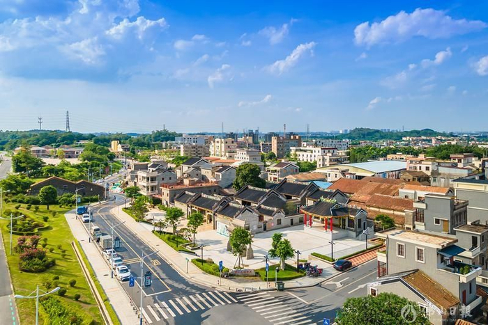 经过修缮的邓氏大宗祠现已成为中国漆艺展示馆，祠堂文化与漆艺文化相结合用现代理念和方式进行创新性传承让古老文化重获新生。佛山日报记者王澍摄