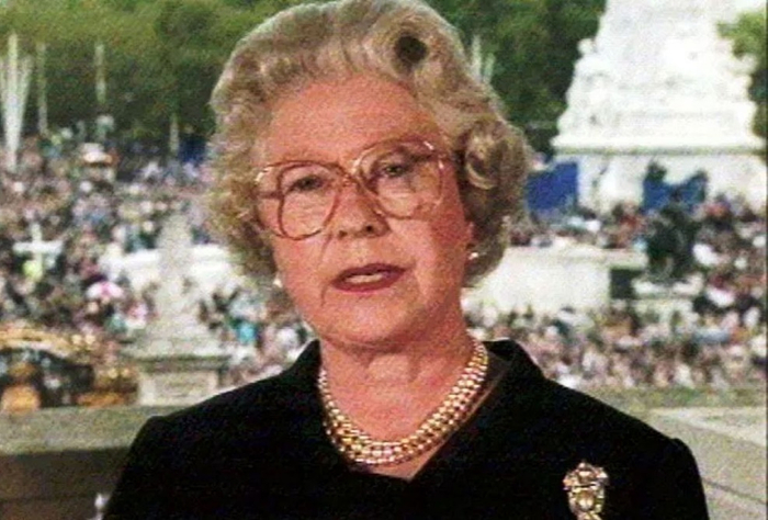 1997年9月15日，女王就戴安娜车祸事件向全国发表讲话