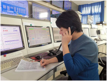 2月4日（大年初四），尹頔正在BEPCII中央控制室值班。  倪思洁摄