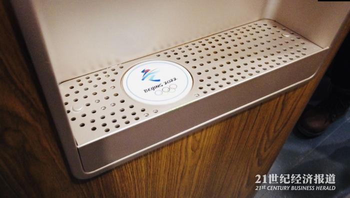 车厢饮水处的冬奥杯垫