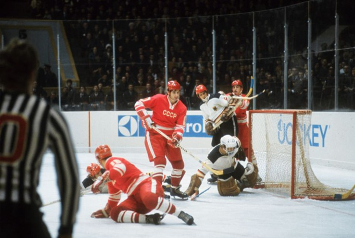 苏联冰球队比赛。图片来源：塔斯社