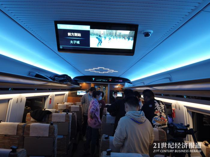 车厢内的灯光能够全自动智能调节