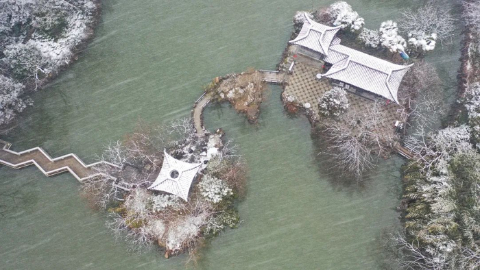 扬州瘦西湖雪景（图片源自 扬州发布）