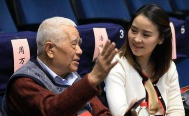 83岁昆曲名家周万江因病去世,讣告公布,生前最后露面开山收徒
