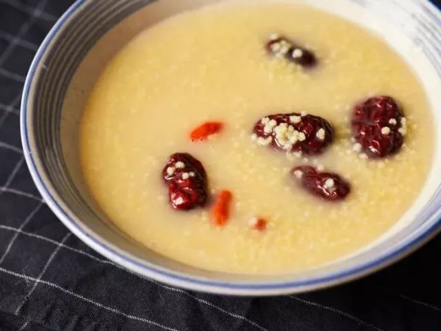 可以加进红枣、枸杞一起熬