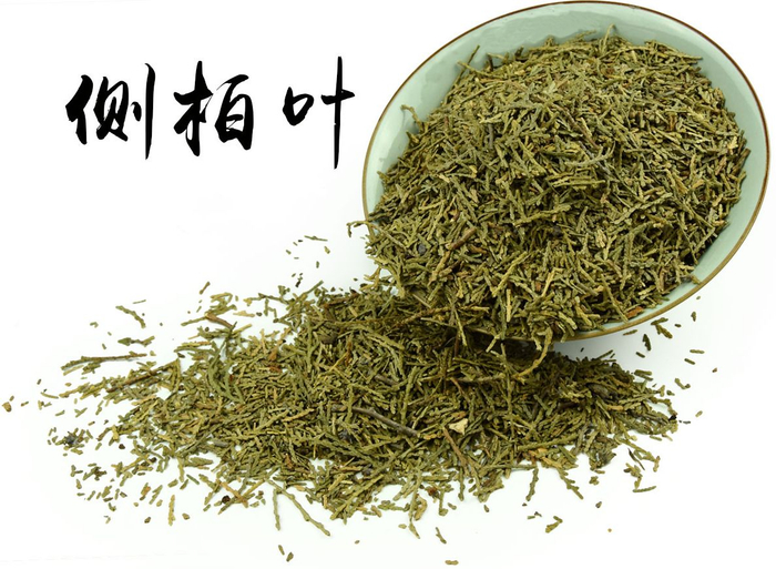 农村常见的侧柏叶,用来煮水洗头发,洗出来的头发乌黑柔顺