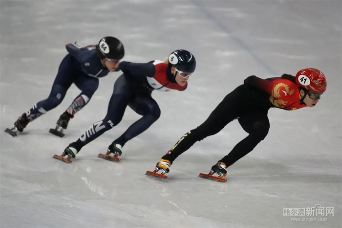 短道速滑女子1000米,中国队全员晋级复赛