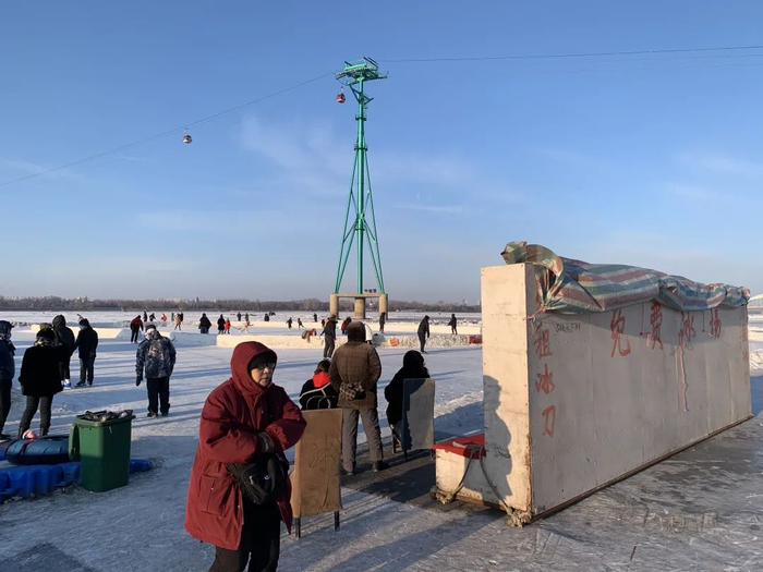 △ 东北人的免费冰场 时代周报记者刘沐轩摄