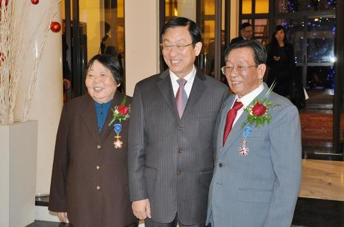 易丽君教授荣获波兰共和国军官十字勋章，图源：北京外国语大学新闻网。