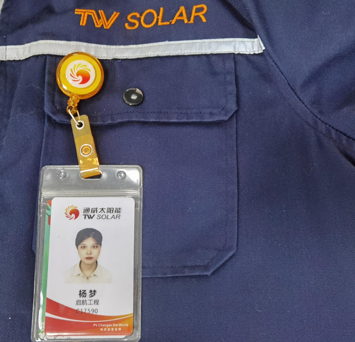 杨梦的工牌。受访者供图