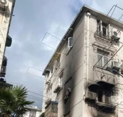 居民楼凌晨大火，3人身亡！-居民楼大火怎么赔偿