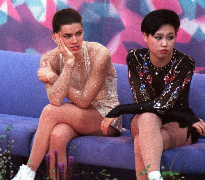  Nancy Kerrigan（左）与中国花滑运动员陈露（右）