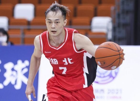 广东男篮正式签下汤杰!将身披30号球衣,杜锋对他只有一个要求