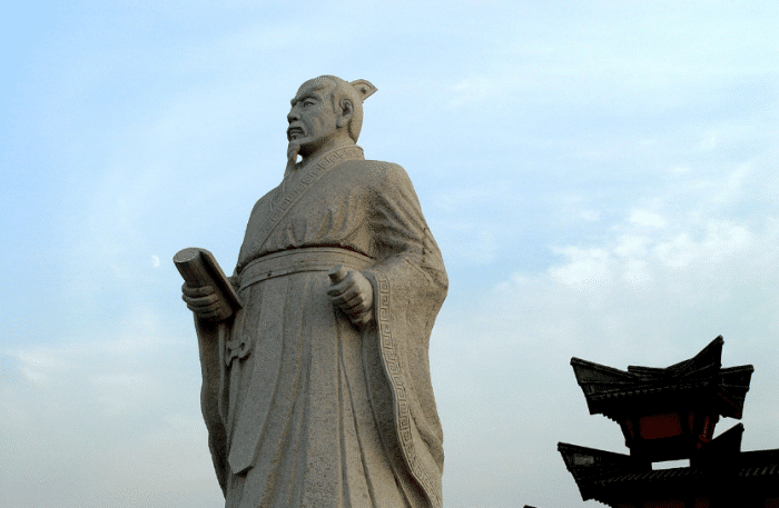 秦国本为后起之秀，与众多强国均进行变法并一以贯之最终得成帝业