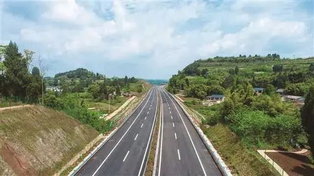 合安高速川渝交界段（资料图） 中铁建重庆投资集团供图