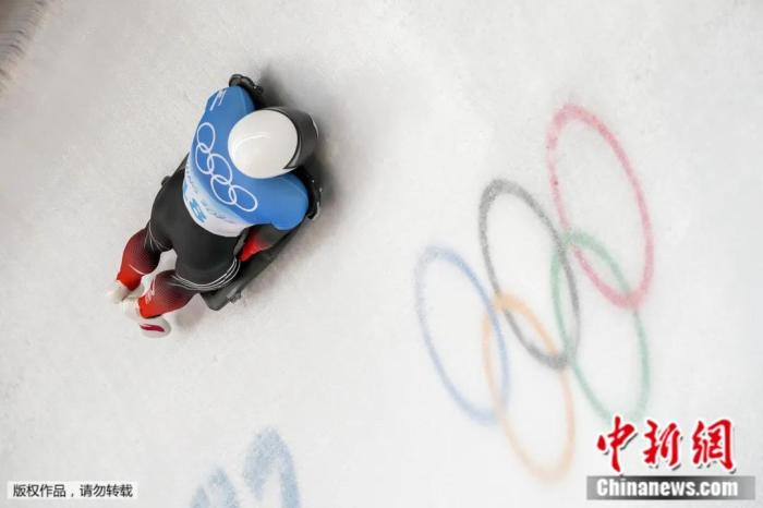 图为闫文港在比赛中。