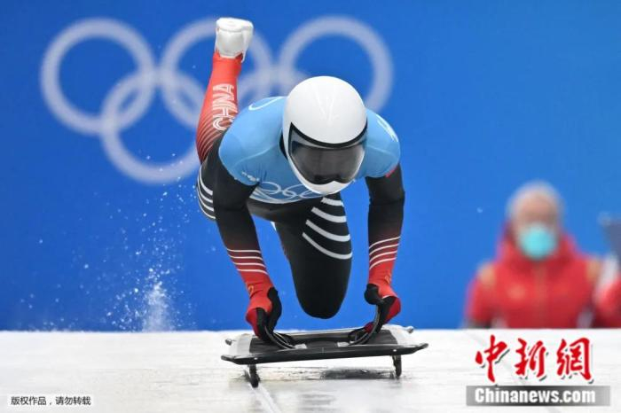 图为闫文港在比赛中。