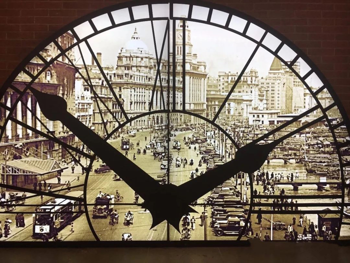 从大楼看外滩（新民晚报）