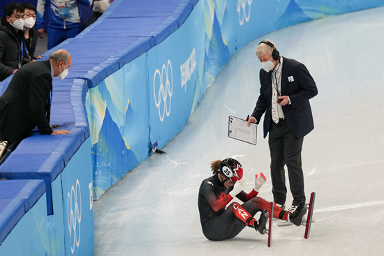 2月9日，北京冬奥会短道速滑女子1000米比赛当值主裁彼得·沃斯在执法中&nbsp;视觉中国供图