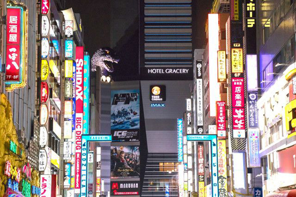 东宝大厦前。受访者供图