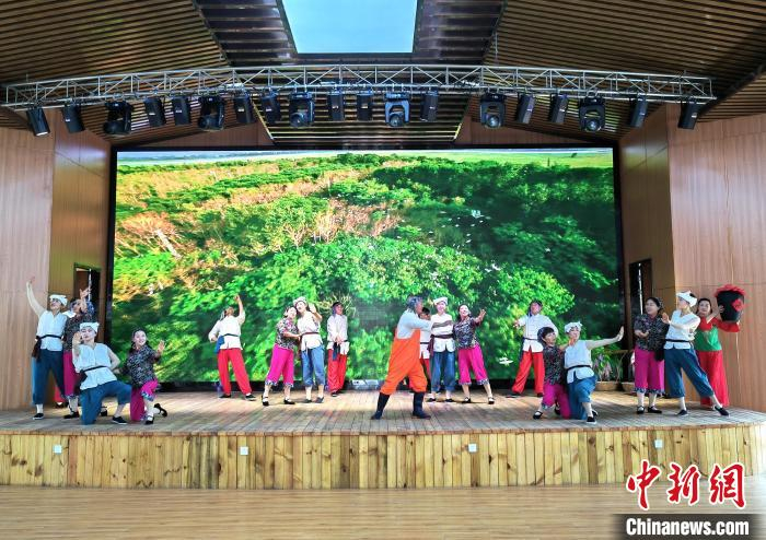弶港渔民号子表演。　谷华 摄