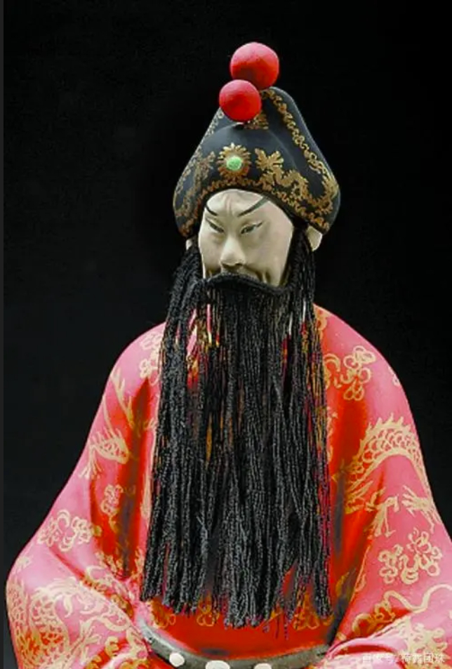 张明山塑《余三胜戏装像》