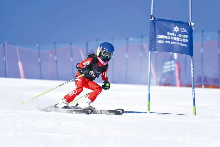 举办青少年滑雪是推广普及滑雪运动的一个主要手段。