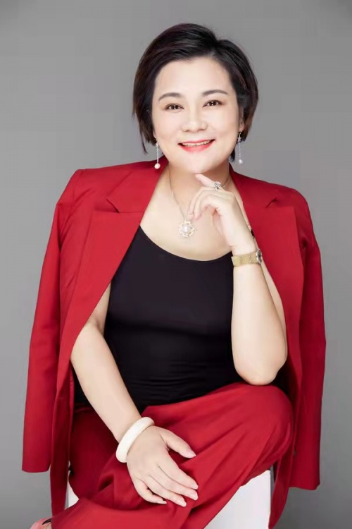 2009年,雨霏珠宝创始人吴雪琴与珠宝的缘