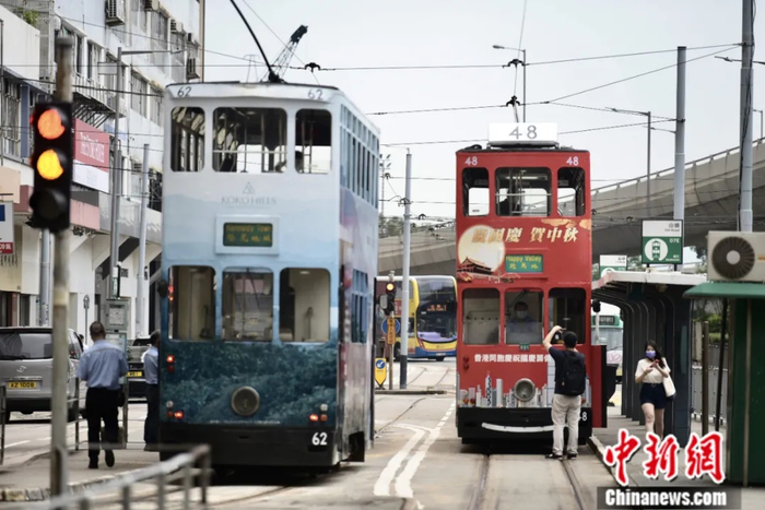 香港街头的有轨电车。中新社记者 李志华摄