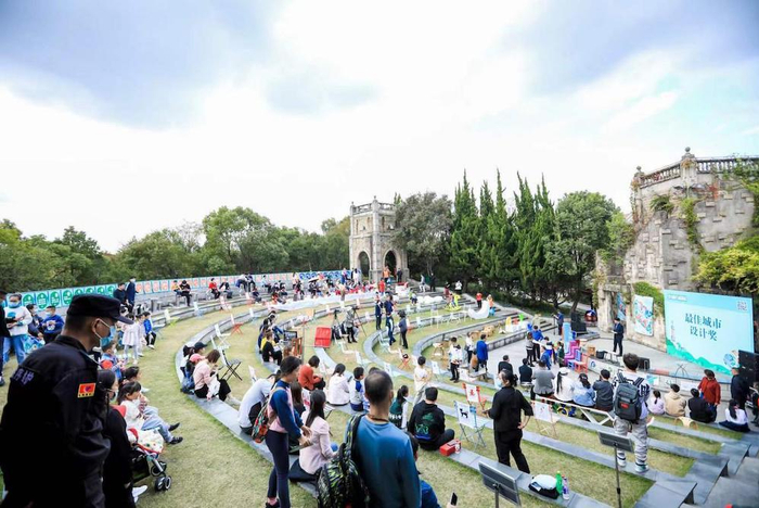 2021年世界城市日，奉浦百椅艺术展