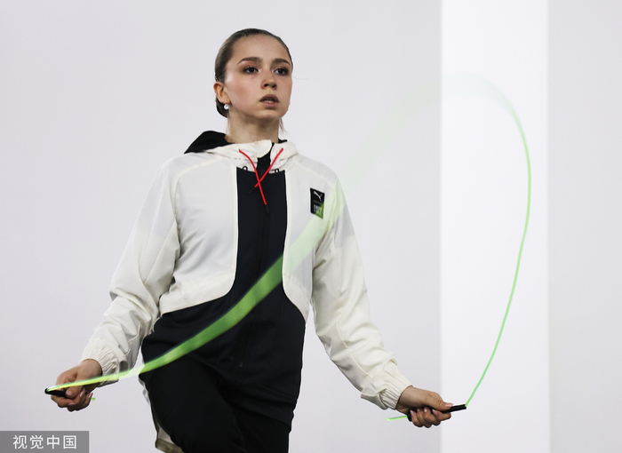 瓦利耶娃跳绳训练。