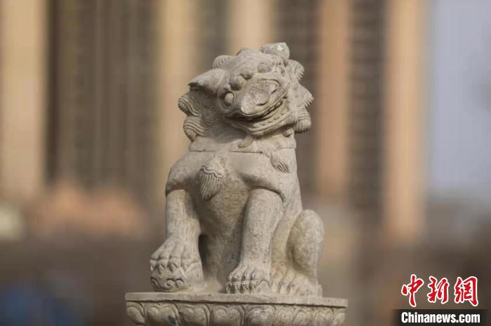衡水安济桥上形态各异的小狮子。　吕明会 摄