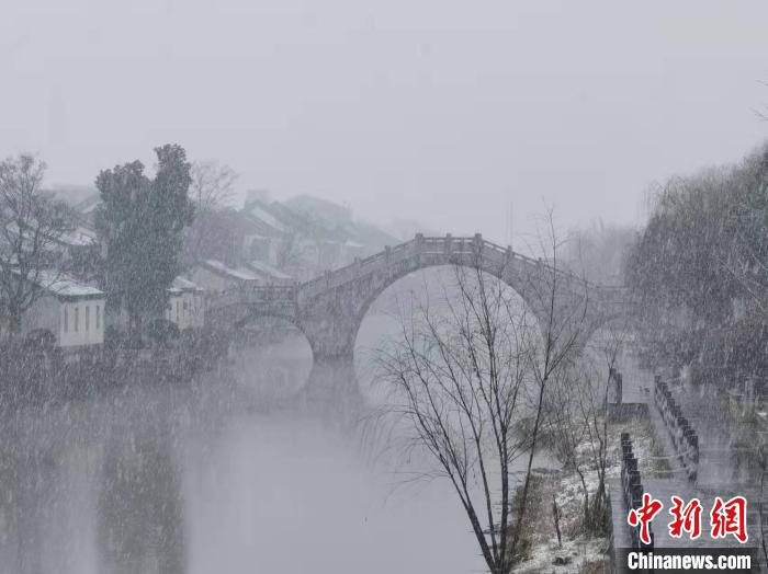 杭州迎降雪。　张煜欢 摄