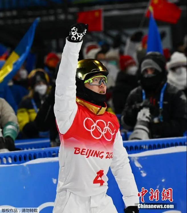 图为齐广璞在比赛中。