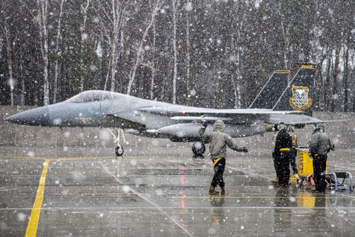 美军在波兰新增部署的F-15战机 图源：美军