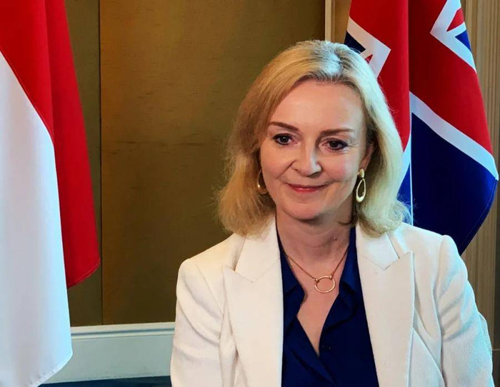 英国外交大臣访俄闹笑话想当铁娘子她还嫩着呢